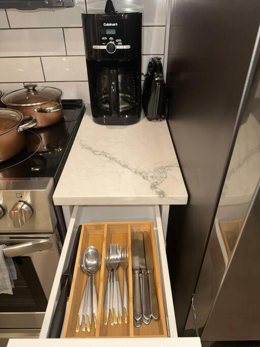 Appartement Brand New 1 Bedroom Basement Suite. Wi-fi,netflix