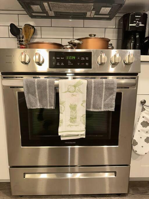 Appartement Brand New 1 Bedroom Basement Suite. Wi-fi,netflix Edmonton