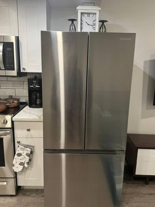 Appartement Brand New 1 Bedroom Basement Suite. Wi-fi,netflix Edmonton