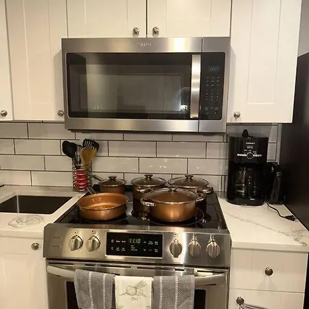 Brand New 1 Bedroom Basement Suite. Wi-Fi,Netflix Edmonton Exterior photo